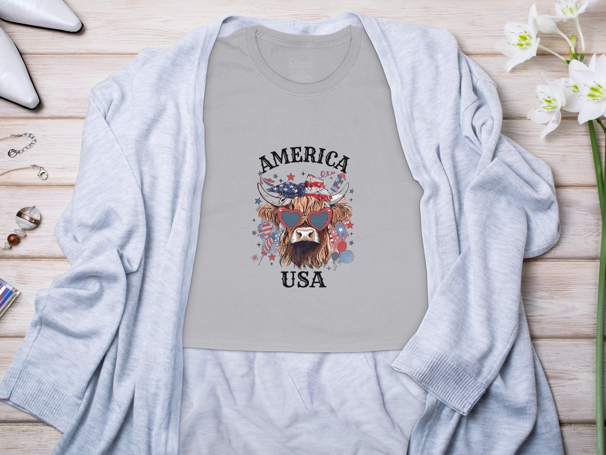 Grey t-shirt with a patriotic highland cow graphic and text "AMERICA USA".